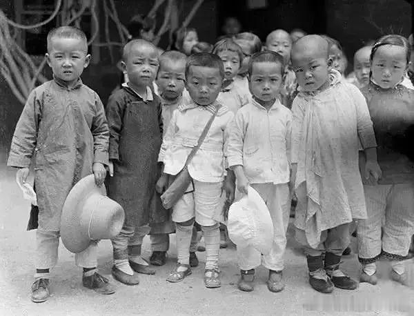 北京幼稚园里的孩子，摄于1917年-1919年之间。（甘博）老北京