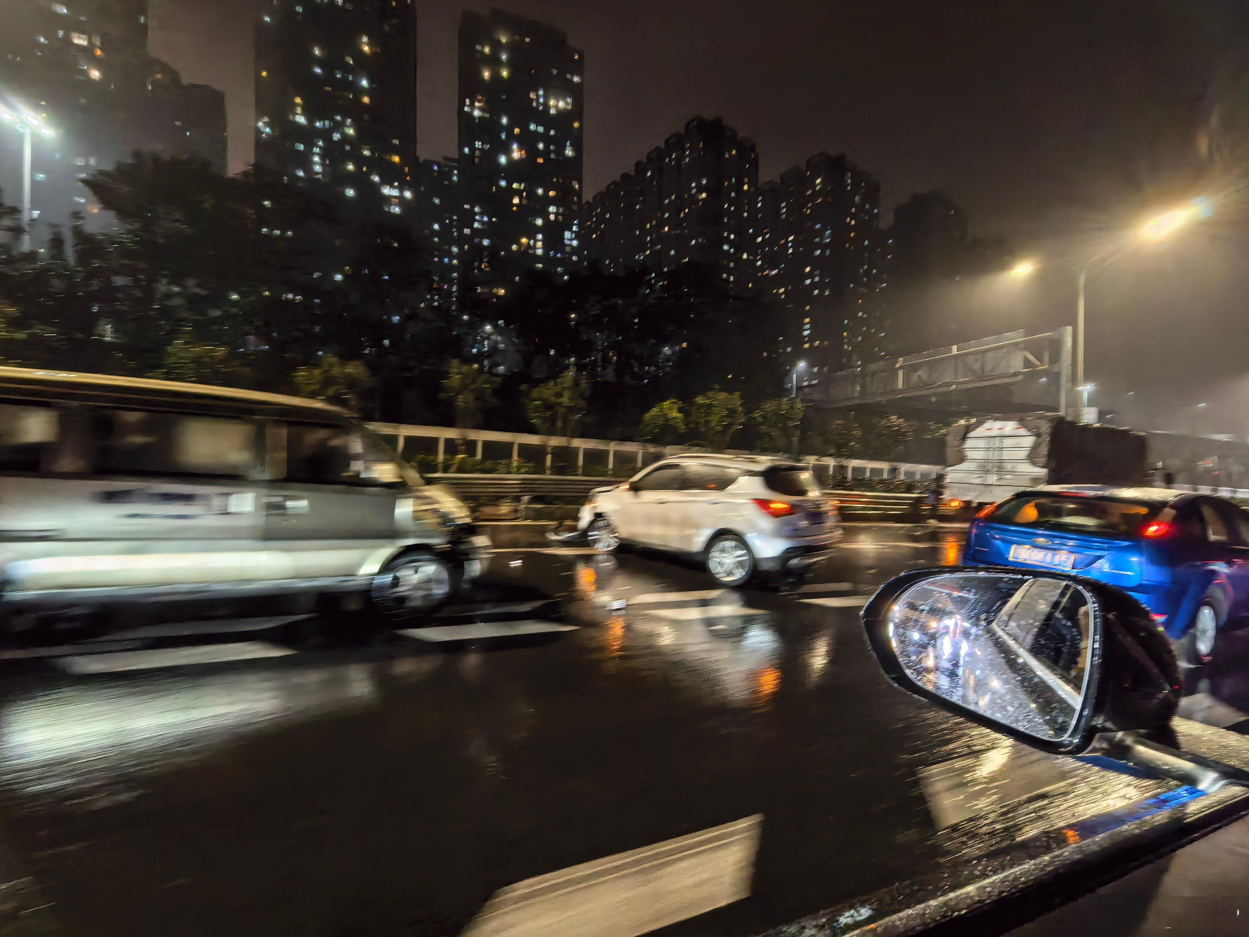 天雨路滑，各位还是开慢点日常分享