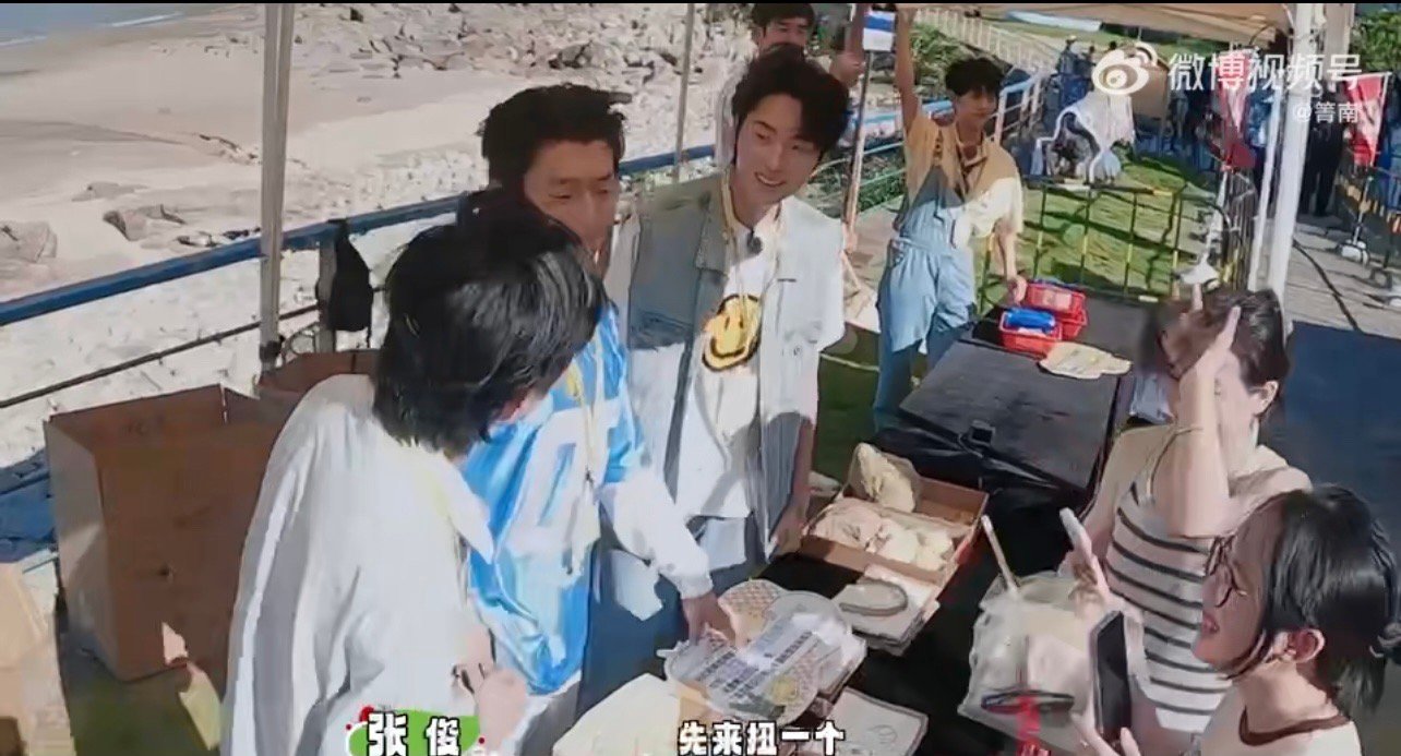 #14个少年让人意想不到的人气# 综艺《岛屿少年》，比耶音乐会现场的氛围也太棒了