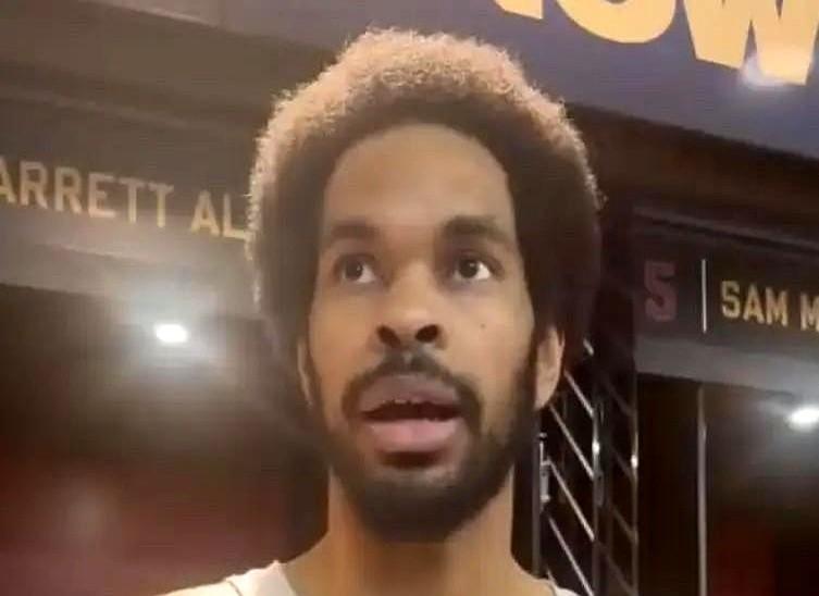 都说阿伦得分全靠哈登“喂饼”？这话真该改改了。骑士队中锋贾勒特·阿伦，在对阵尼克