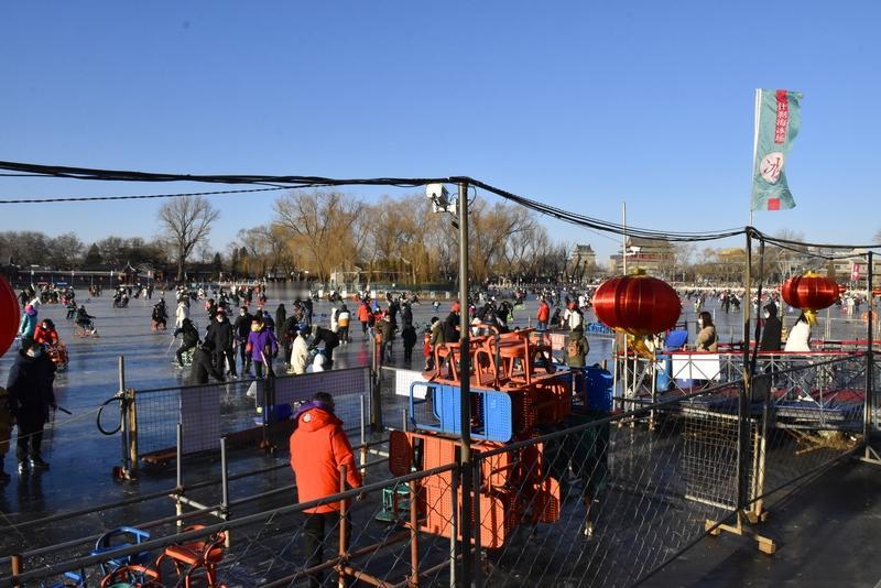 宠娃天花板！东北爷爷耗时2天为孙子打造滑冰场，连孩子爸爸也羡慕！

寒冬腊月，零