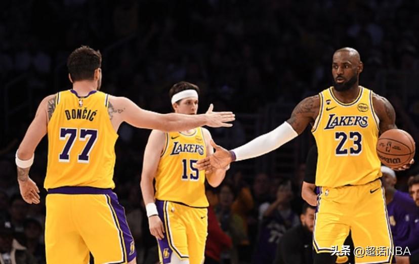 三军用命！湖人本赛季打得最好的一场球，没有之一！

老詹——拼命飞身救球——真的