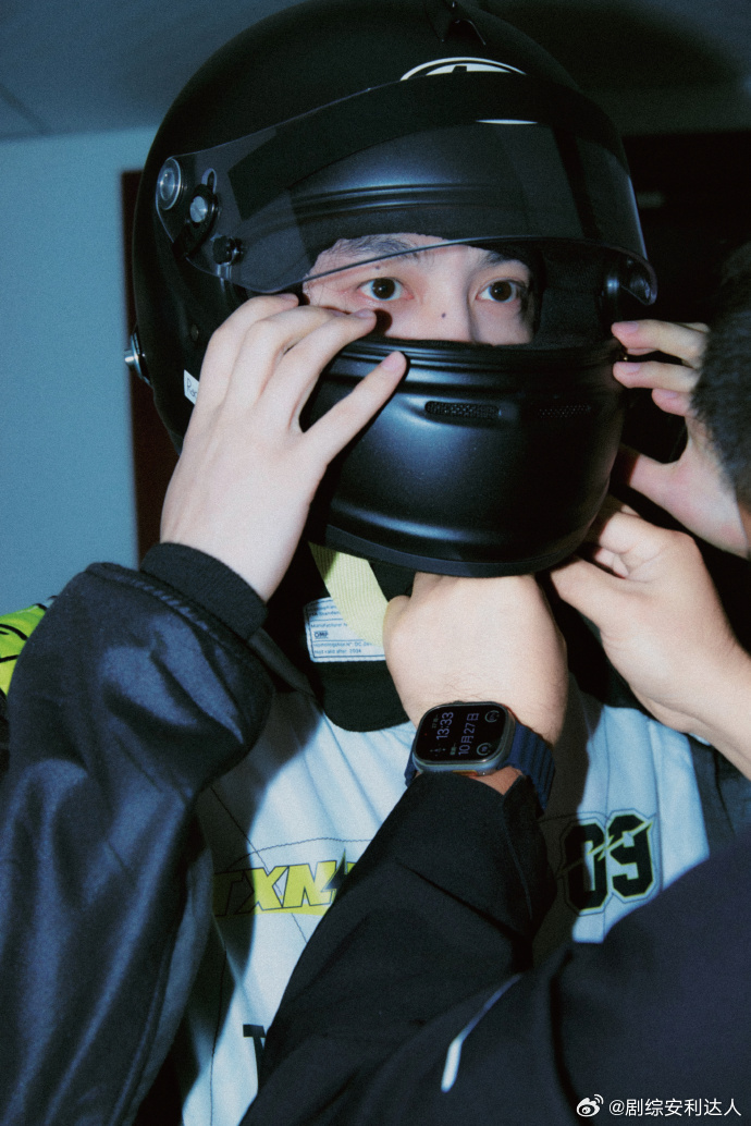 田栩宁引擎轰鸣驶向炽烈的梦想田栩宁第一支vlog帅照掉落引擎轰鸣，梦想起航！田栩