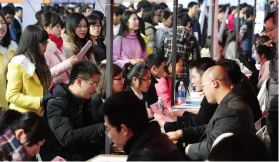 真是令人意想不到，一个拥有超过14亿人口的大国，如今竟然出现了这样的景象：房子滞