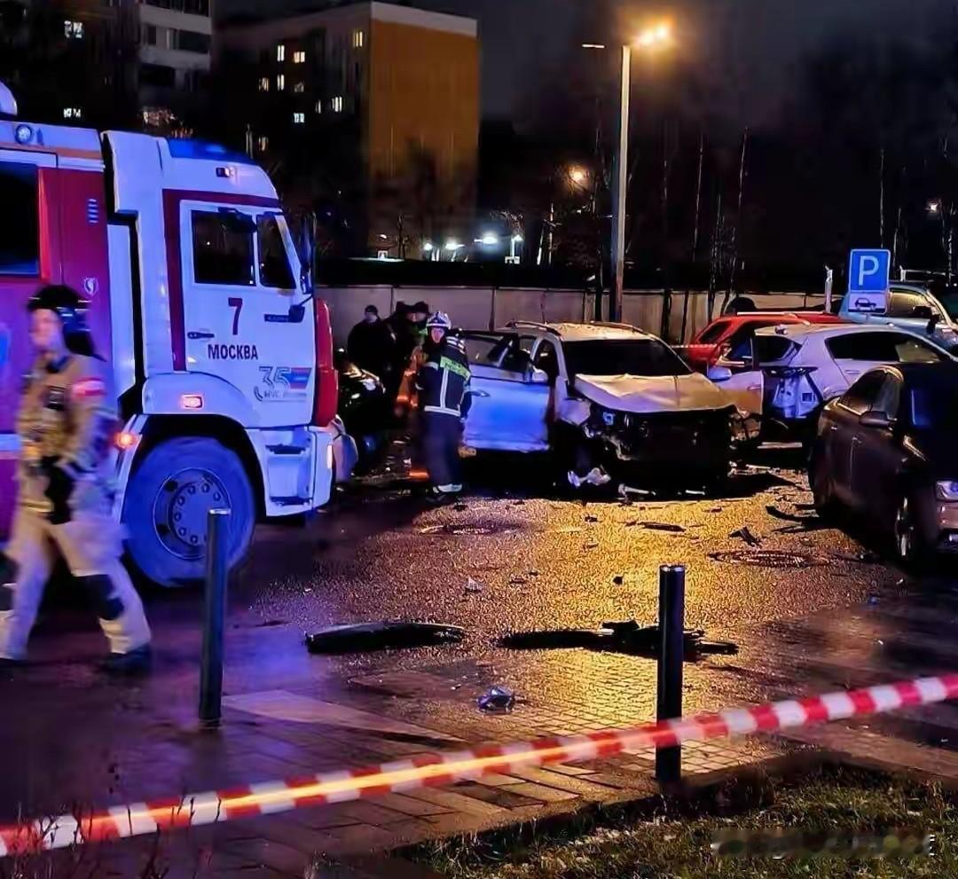 爆炸清晨！俄军核心将领竟在首都街头被“定点清除”？

今早莫斯科一声巨响，真是让