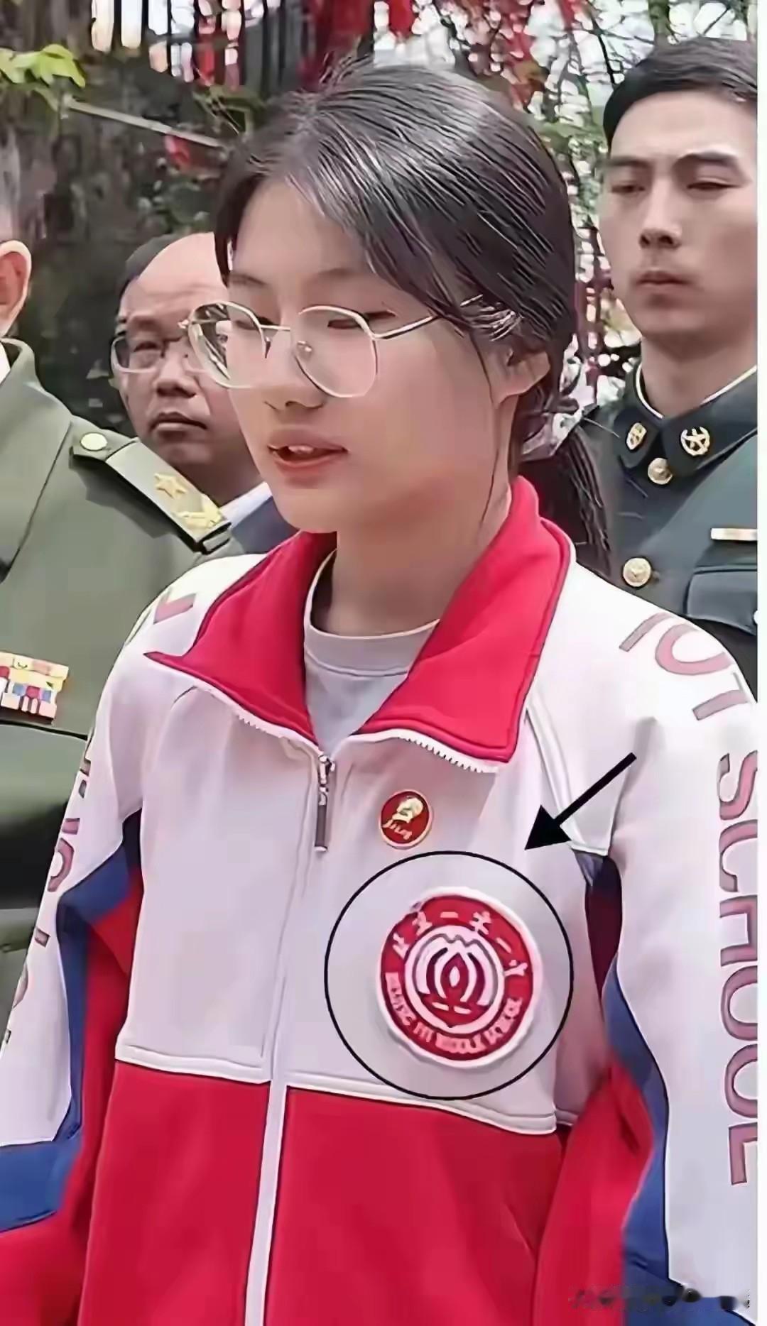 毛甜懿今年高考的事，全网都在盯着，可这姑娘从头到尾愣是没给任何人一个准话。202