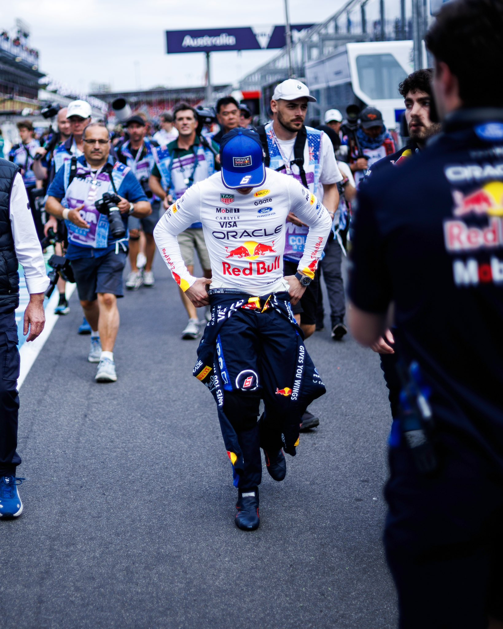 哈贾尔：第1圈就知道自己要退赛了“发车之后，引擎的声音突然变得很奇怪。我的起步非