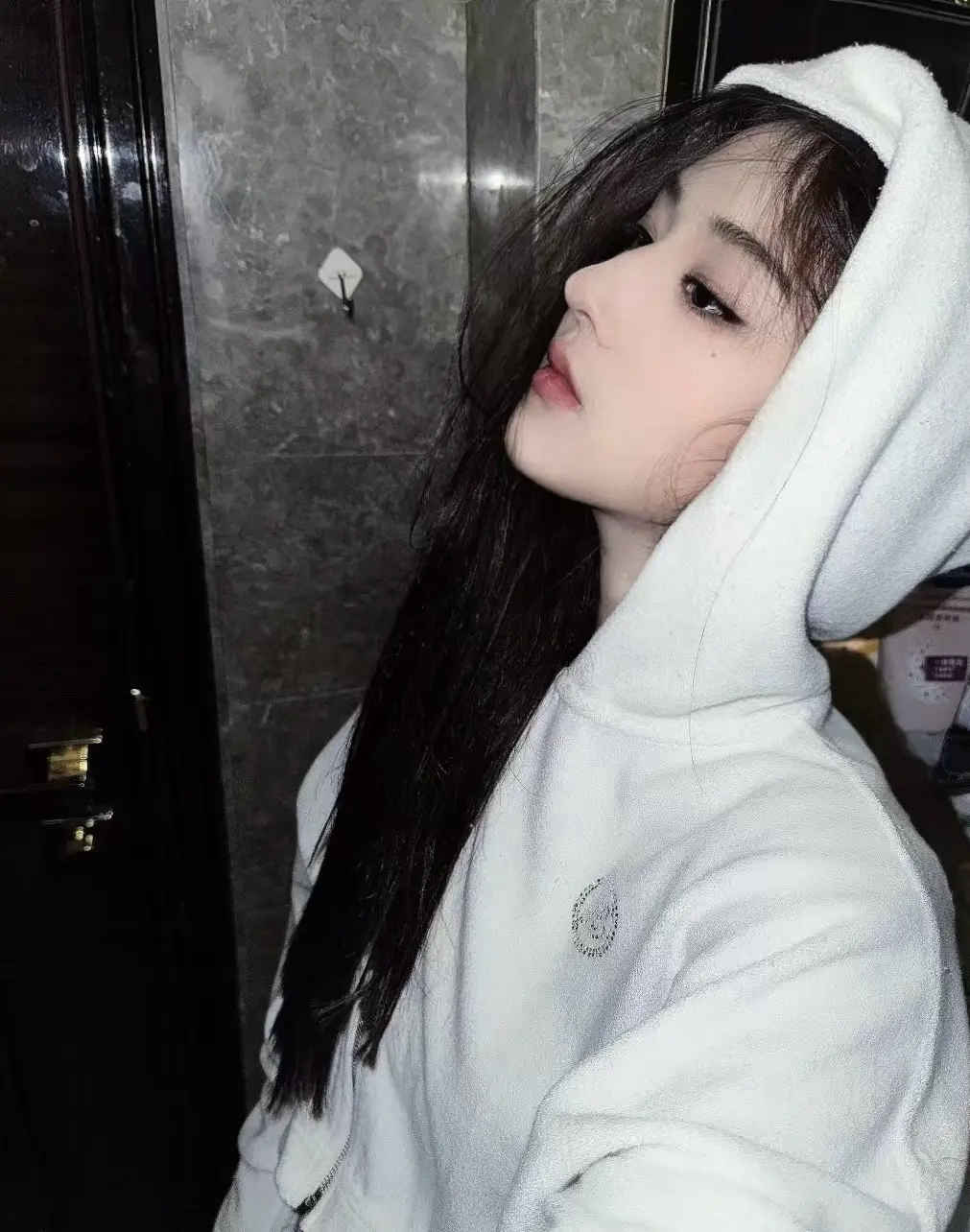 读到：你只要够穷，人性中所有的恶都对你开放。
