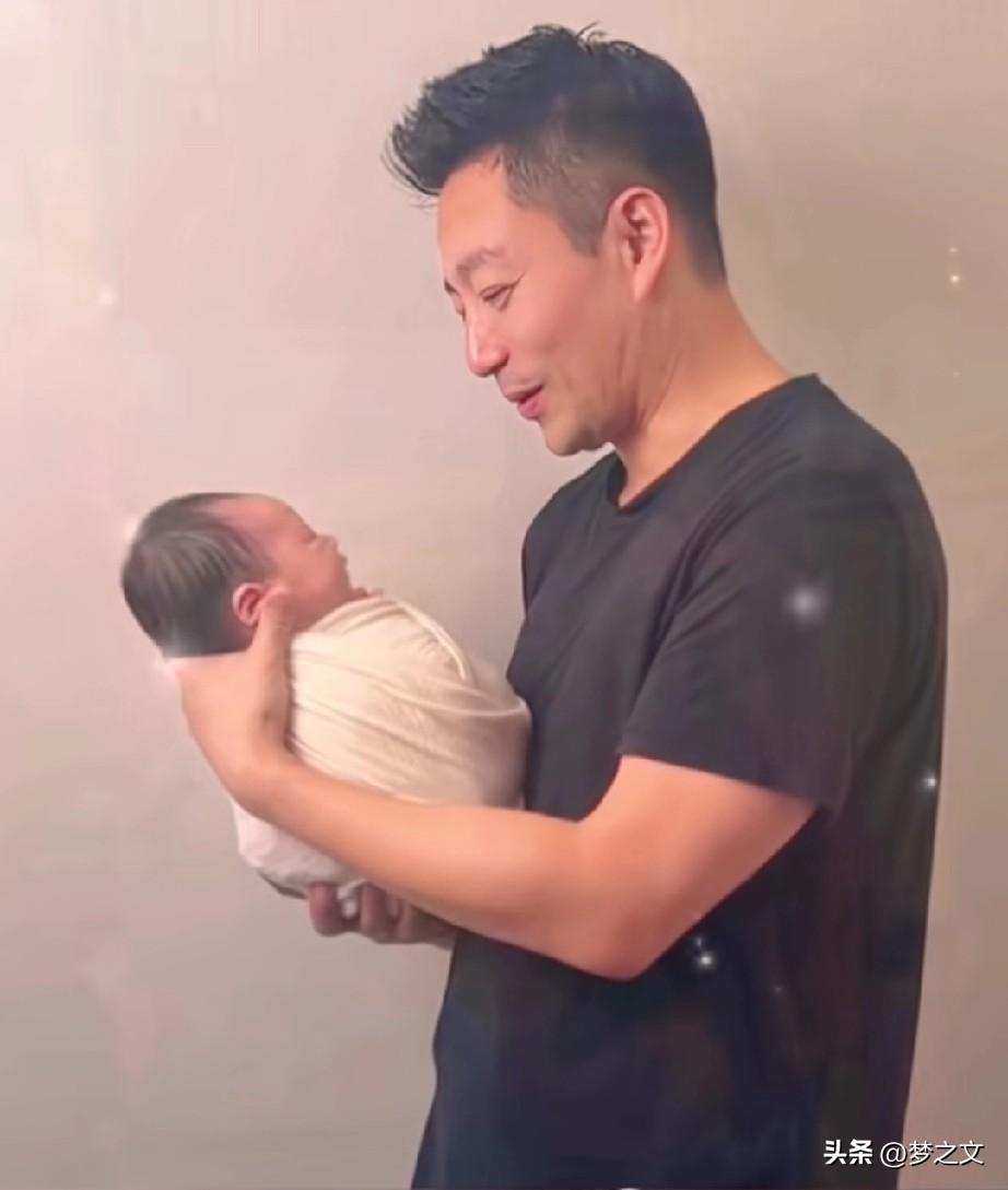 你发现没，汪小菲平时脾气有的时候很暴躁，有的时候连妈妈也不放过，可是他很爱孩子，