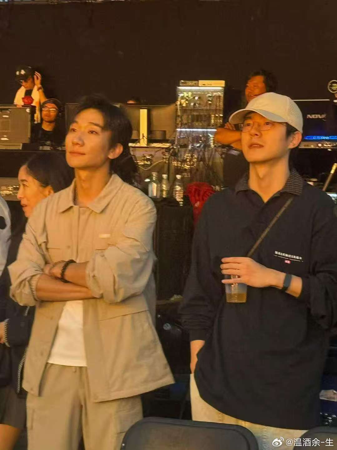刘昊然现身回春丹演唱会 这是什么大型的跨界联动现场。不得不说回春丹的演唱会真的太