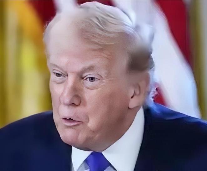 特朗普面对记者问“抓不抓普京”时，那表情可太有意思了！先是深吸一口气，眼珠在眼眶