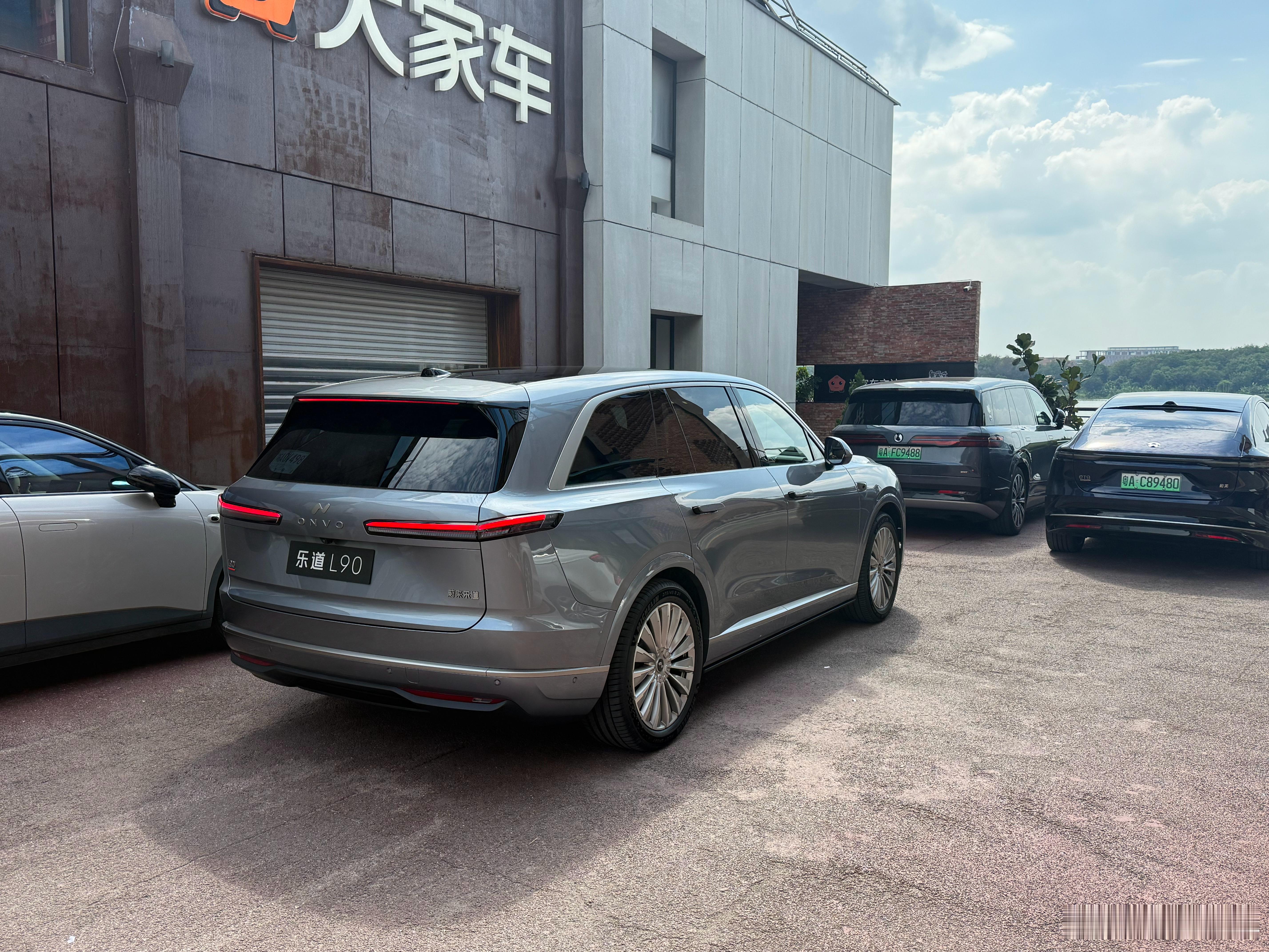 乐道L90看上去不输我的腾势N9，19.39买到这样的尺寸气场，确实不错！ ​​