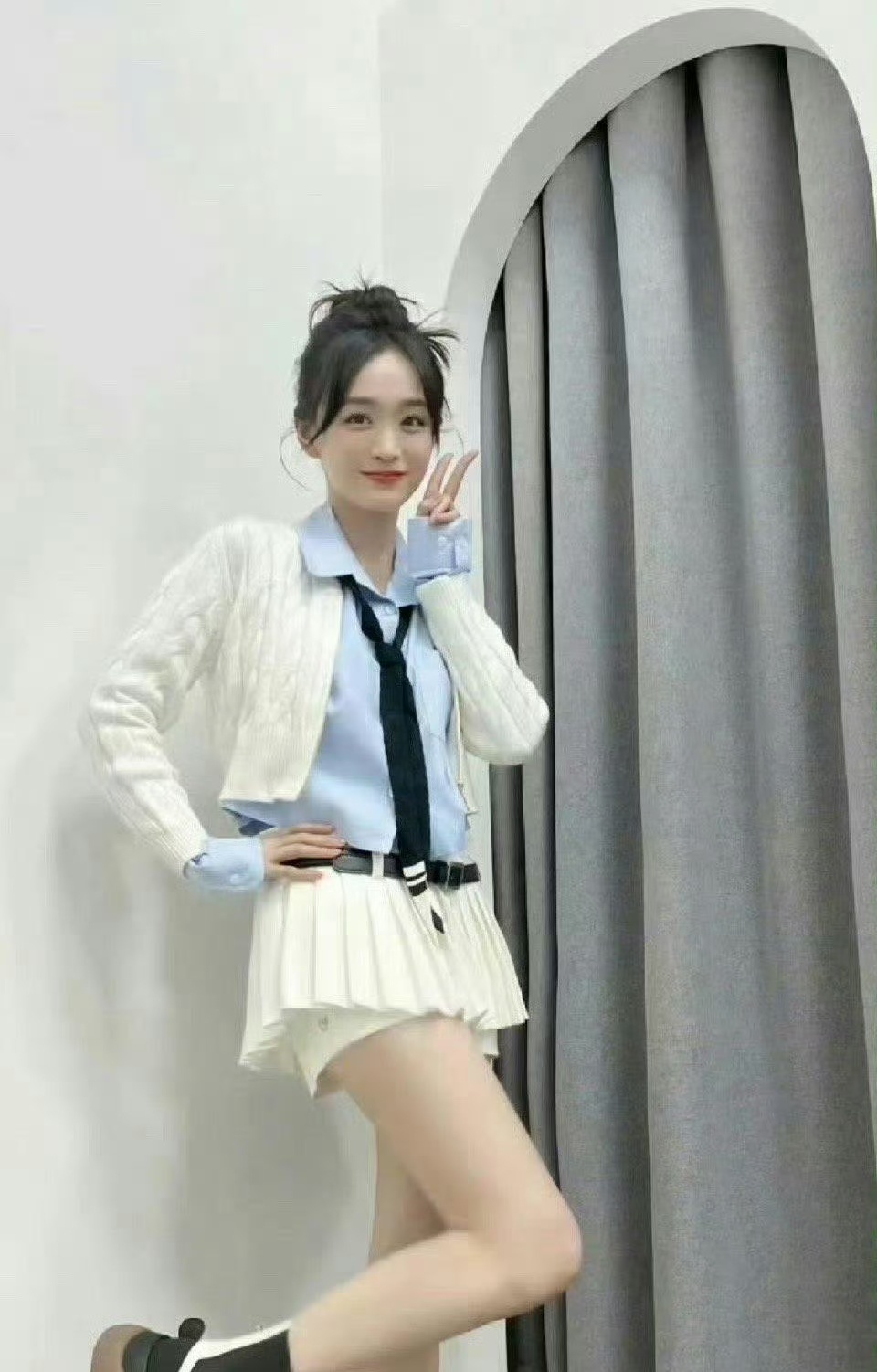 终于看懂了什么是真正的幼态脸 原来何泓姗和张雨绮是同龄人 这种冲击不亚于郭德纲和