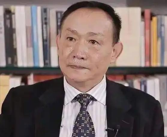 卢麒元教授近日表示：美国对中国已经构不成威胁了，美军对中国是没有意义的，美国唯一