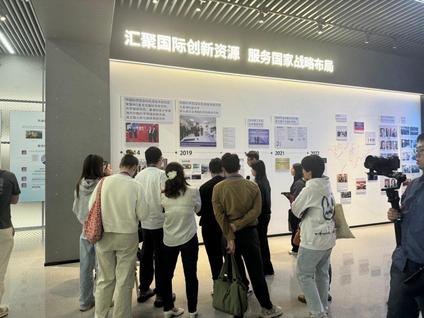 外国博主打卡深圳，彻底被这座科创之城圈粉！光明科学城的脑科学设施堪称“超级望远镜