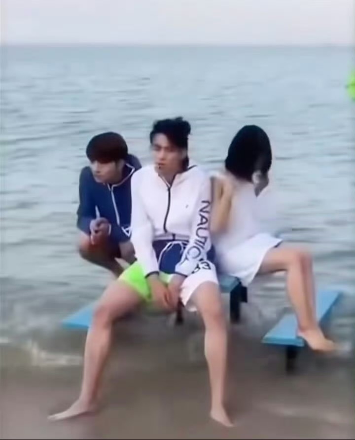 这种随时在抽烟的人 到底是谁在粉谁在洗白内娱对女明星的包容能达到这个高度吗 真好