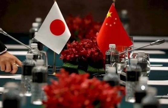 俄罗斯顶尖的国际问题专家看完日本连夜往九州运导弹的新闻，对着卫星通讯社的镜头沉默