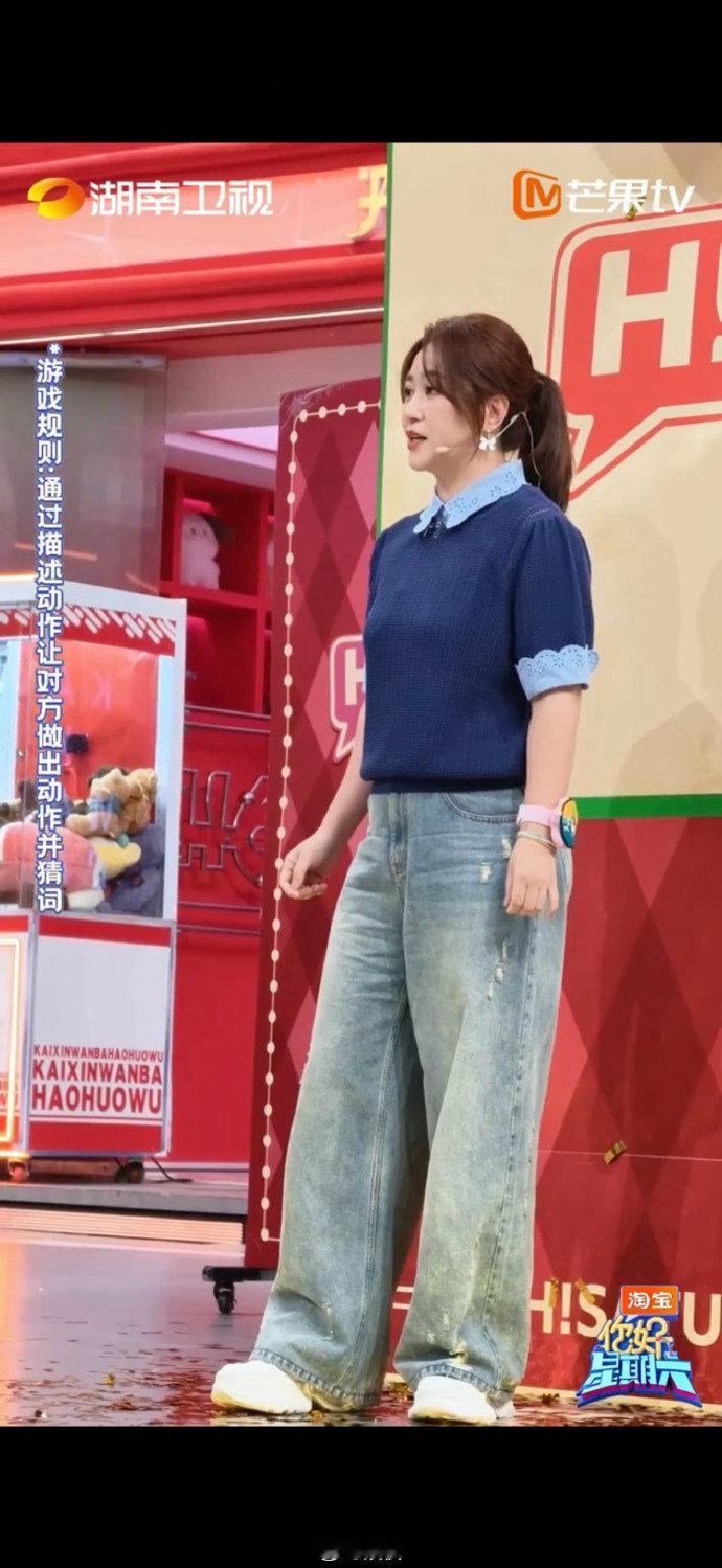 何炅真拿马丽没招了 马丽随性又可爱，何炅管也不是不管也不是，表情全程高能。玩嗨了