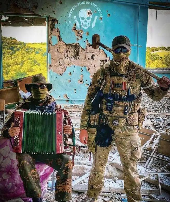 为什么俄罗斯放着几十万的正规军不用，却大量使用雇佣兵？其实俄罗斯不是放着几十万正