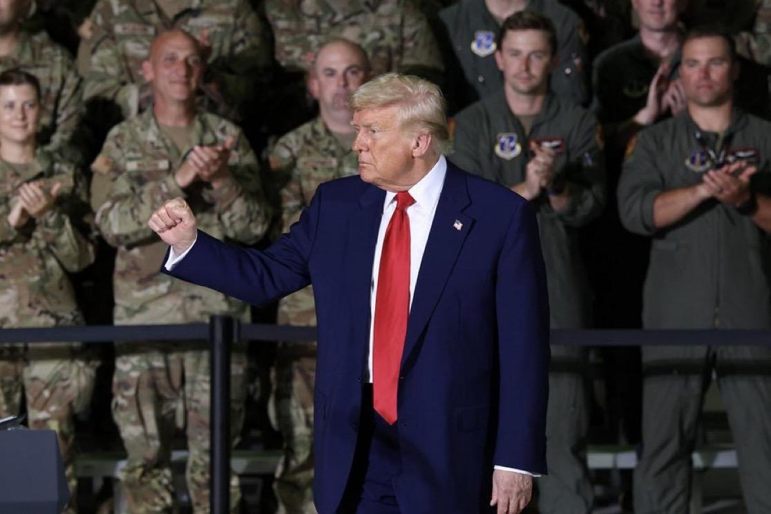 美国总统唐纳德·特朗普宣布，美军成功执行了一次大规模行动，抓获了委内瑞拉总统尼古