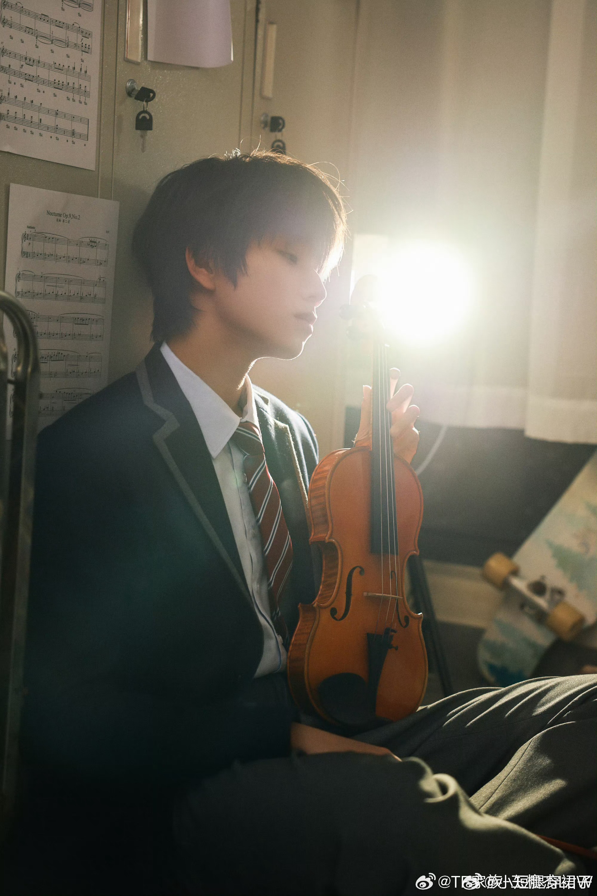 我们的少年时代2王橹杰逆光海报有这样的学长你还想逃课吗？ 