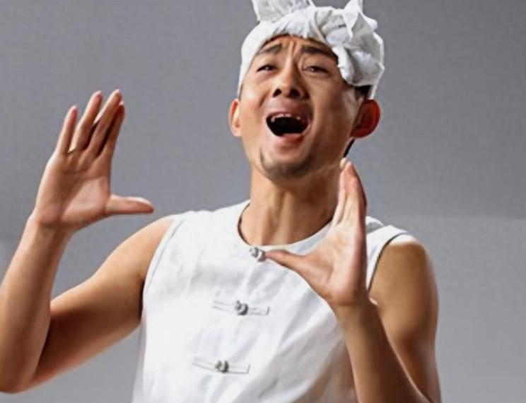 当时阿宝也是个人能力选上春光大道的，他唱的很好。
 
我们都很喜欢他的山歌一下子