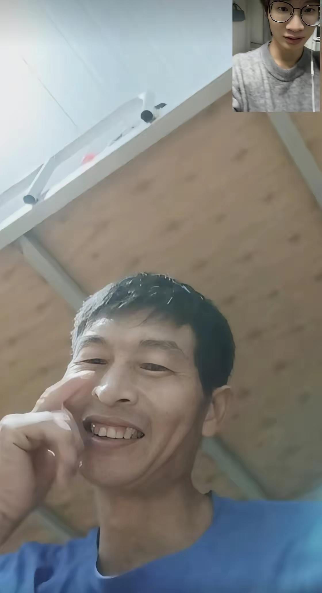 寒门学子手握清北双录取却因穷弃北大！陌生大哥当场转账 24000：这书，你必须读