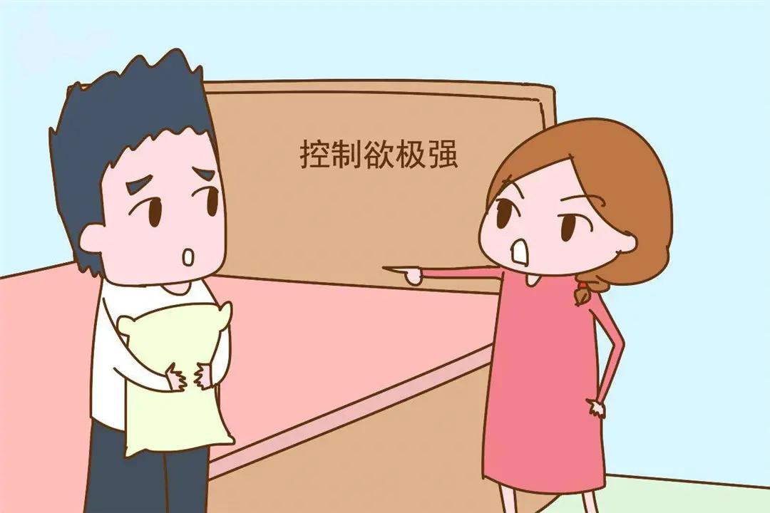 她很疑惑，为什么她和男友会因为一个西红柿吵了起来。
那天，她和男友一起坐专线大巴