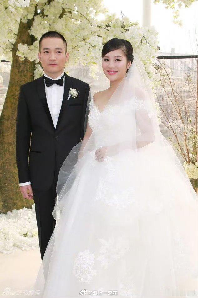 制片人巨春雷于2025年11月19日通过朋友圈和微博公开发文，披露演员喻恩泰与妻