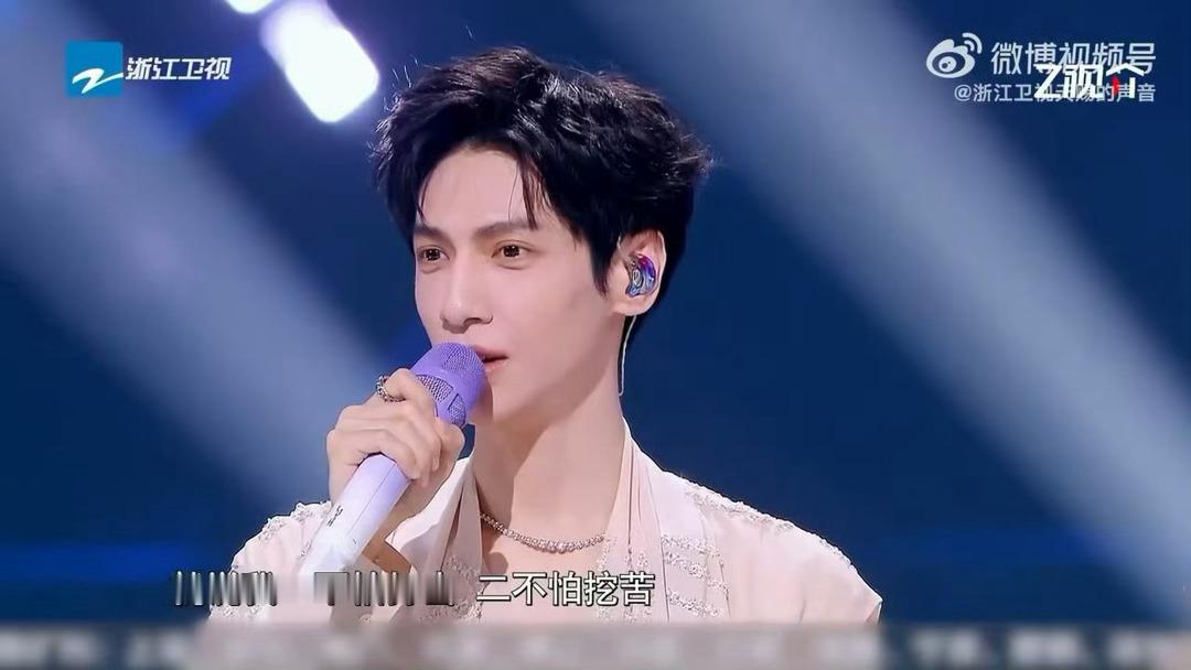 罗云熙自曝小时候五音不全天赐的声音罗云熙在天赐的声音大方讲述童年往事，儿时五音不