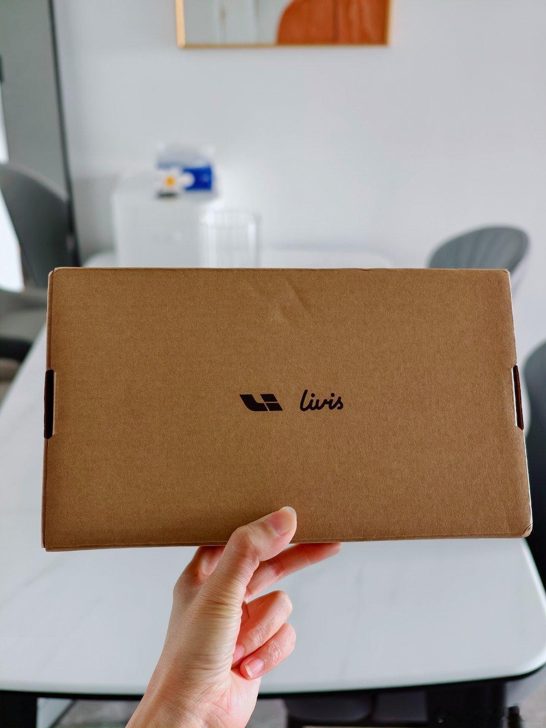 2025年最后一天，收到了理想AI眼镜Livis，本来说要1月中才能收到的，是最