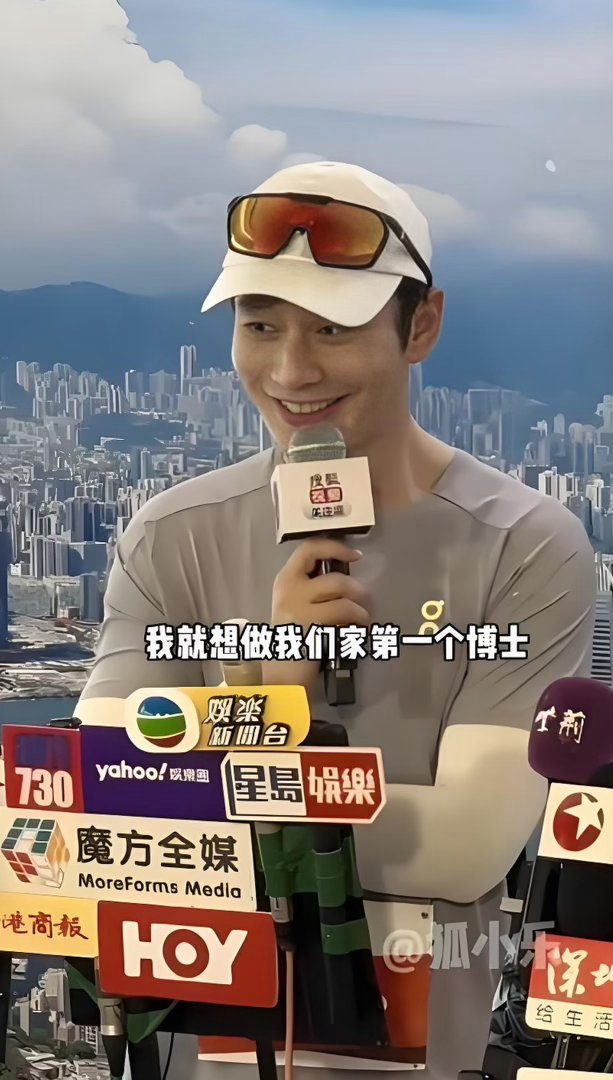 黄晓明考个上戏博士差点原地失业中餐厅中餐厅饭桌名场面笑不活了！黄晓明要去上戏博士