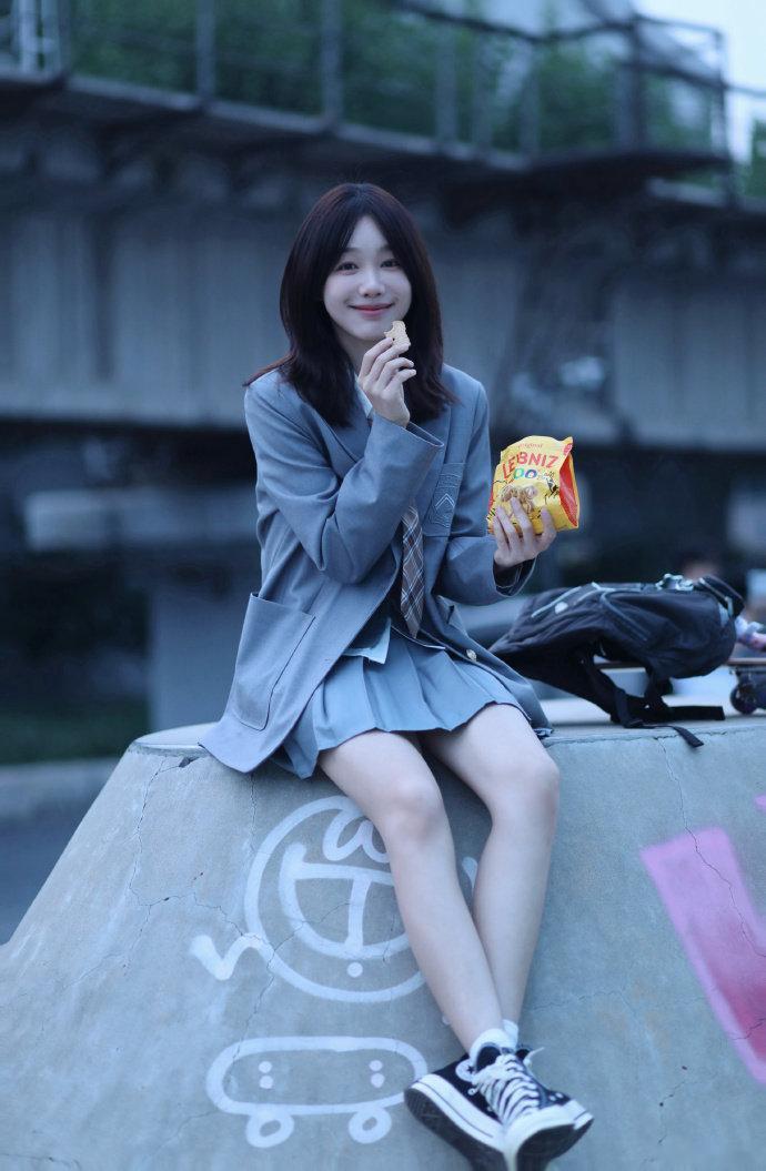 徐梦洁白月光学姐徐梦洁校园风灰色系plog~我的白月光学姐！好温柔的一款~想扑进