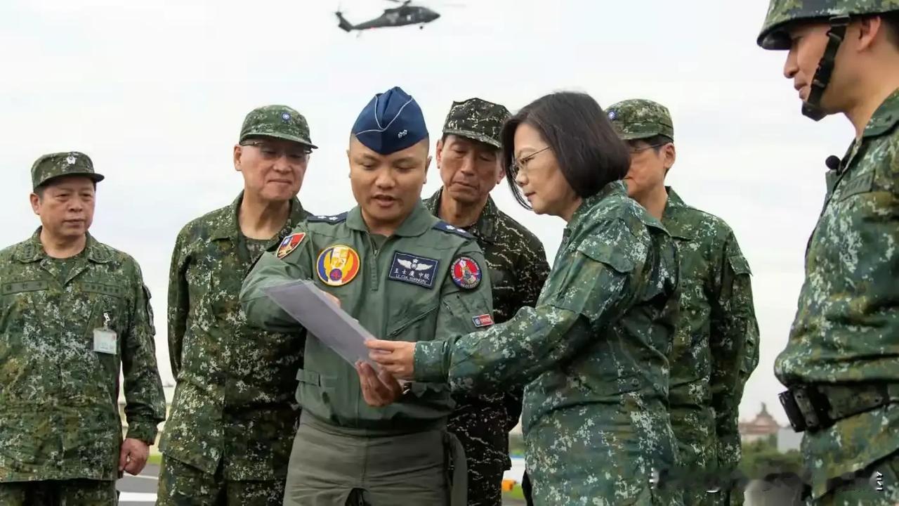 美高官又炒豪猪战略，岛内民众怒批台湾不是美国的消耗品
 
最近美国高官又在台湾问
