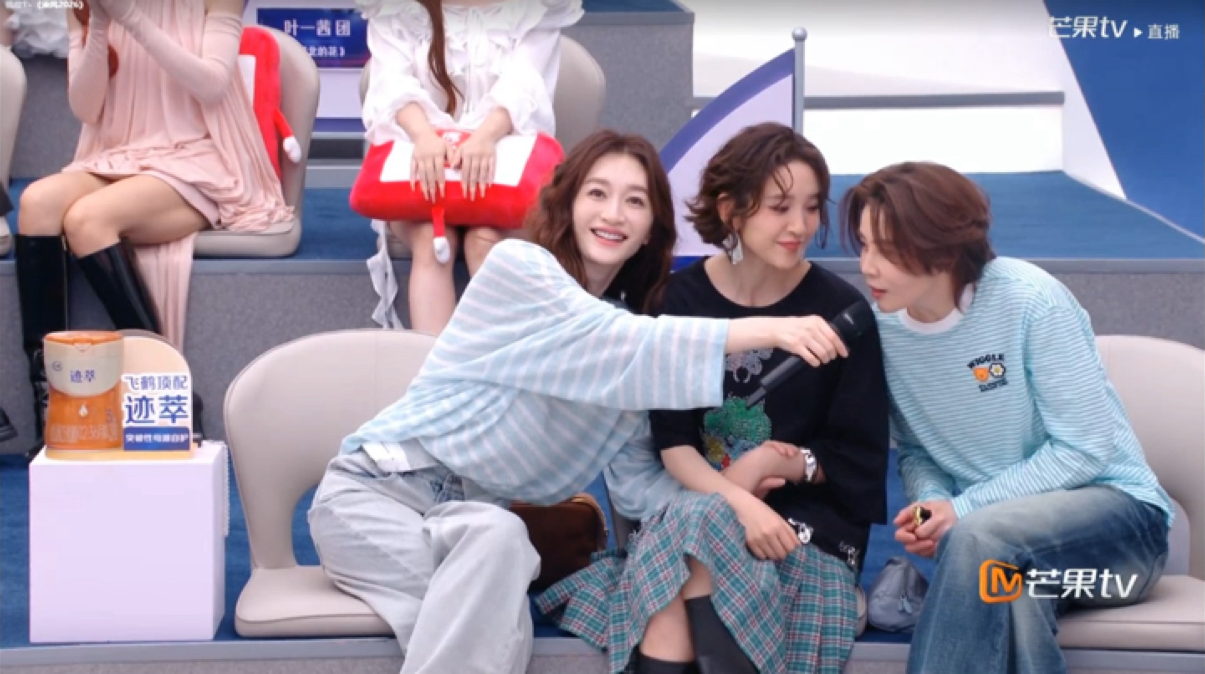 我笑屁了。。。王濛：“之前带来的一系列。。sorry。。。”浪姐一公直播