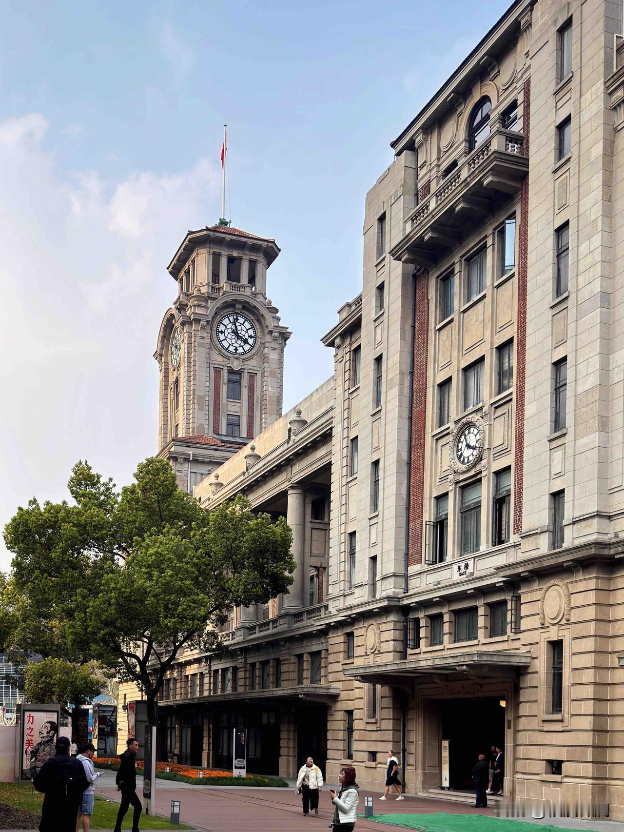 上海市历史博物馆，前身是建成于1933年的跑马总会。现代人已经很难想象，在90多