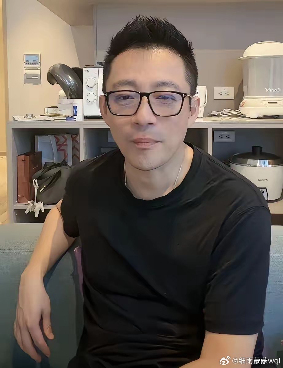 一网友说，他最反感小汪总的地方，不是他直播间怼亲妈，而是他有点好坏不分。明眼人都