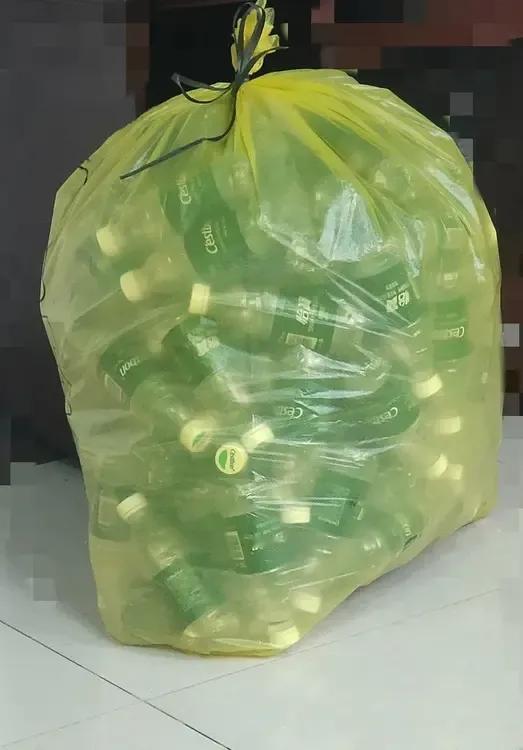 七零年的男同事，因为家里的琐碎事情，导致他老婆一辈子没有正式上班，就算正式找个签