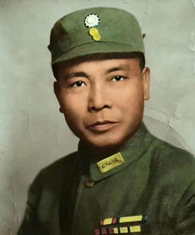 1949年4月，人民解放军饮马长江，上海的资本家和反动派们犹如惊弓之鸟，生怕解放