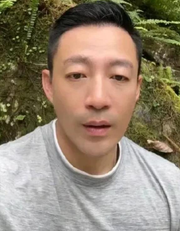 汪小菲真的是要准备放弃抚养权了。

在最新的动态中，他的动态居然删除了之前，对于