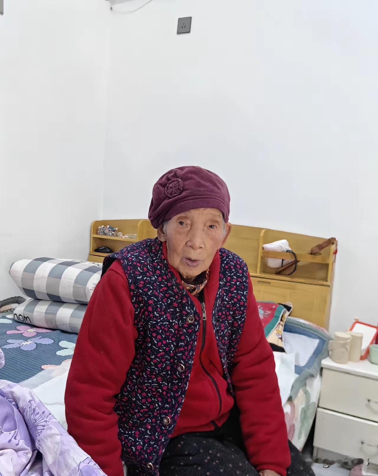 老了，
盼望儿女回家。