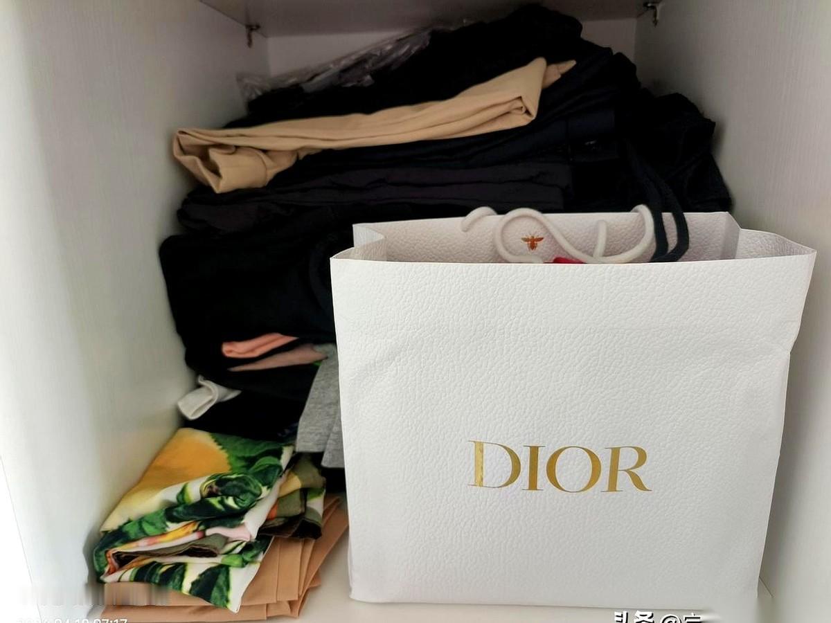 下周六，儿媳妇从日本大阪落地。
她人还没进门，我连她的贴身内衣、袜子、连带小化妆