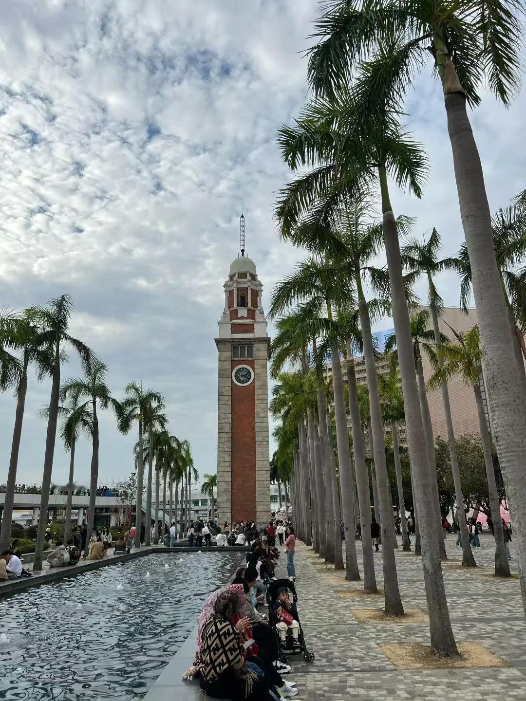 尖沙咀（英语：Tsim Sha Tsui）亦作尖沙嘴，古称尖沙头，旧名香埗[bù