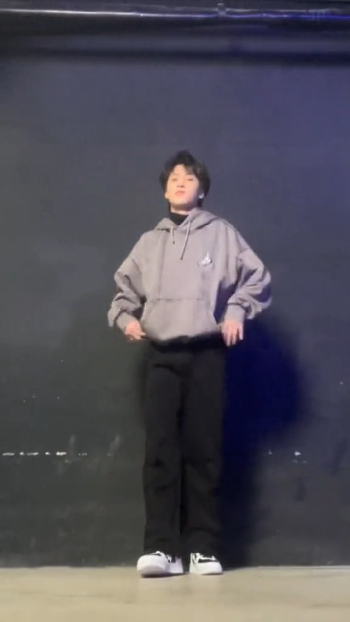 严浩翔初雪2.0男大变欧巴惹🥺🥰严浩翔初雪2.0