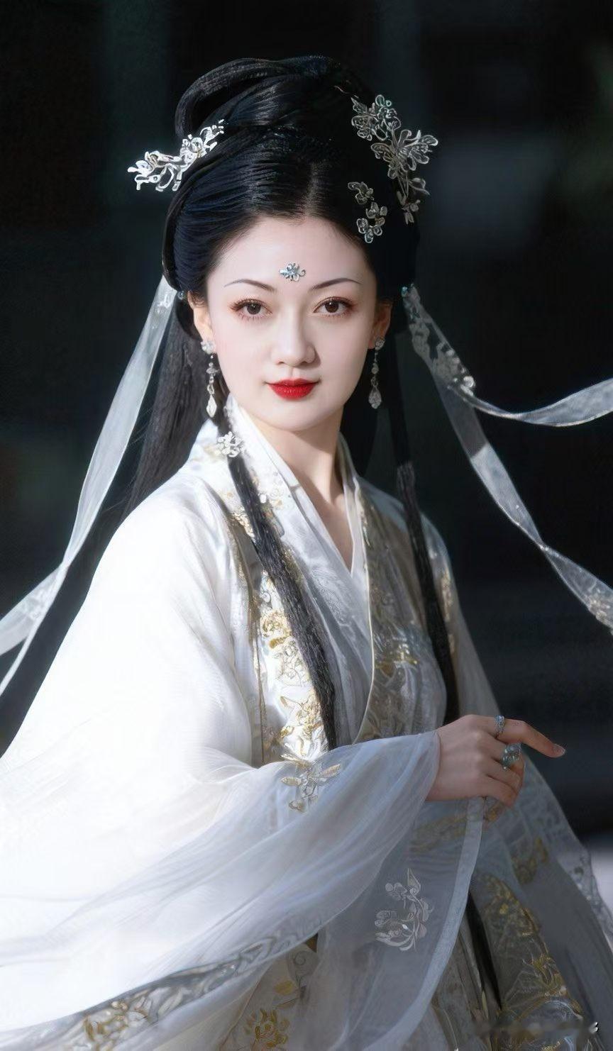古装美人，惊艳时光！成都旗袍定制推荐 女孩子怎么穿搭既时尚又好看? 美女旗袍照 