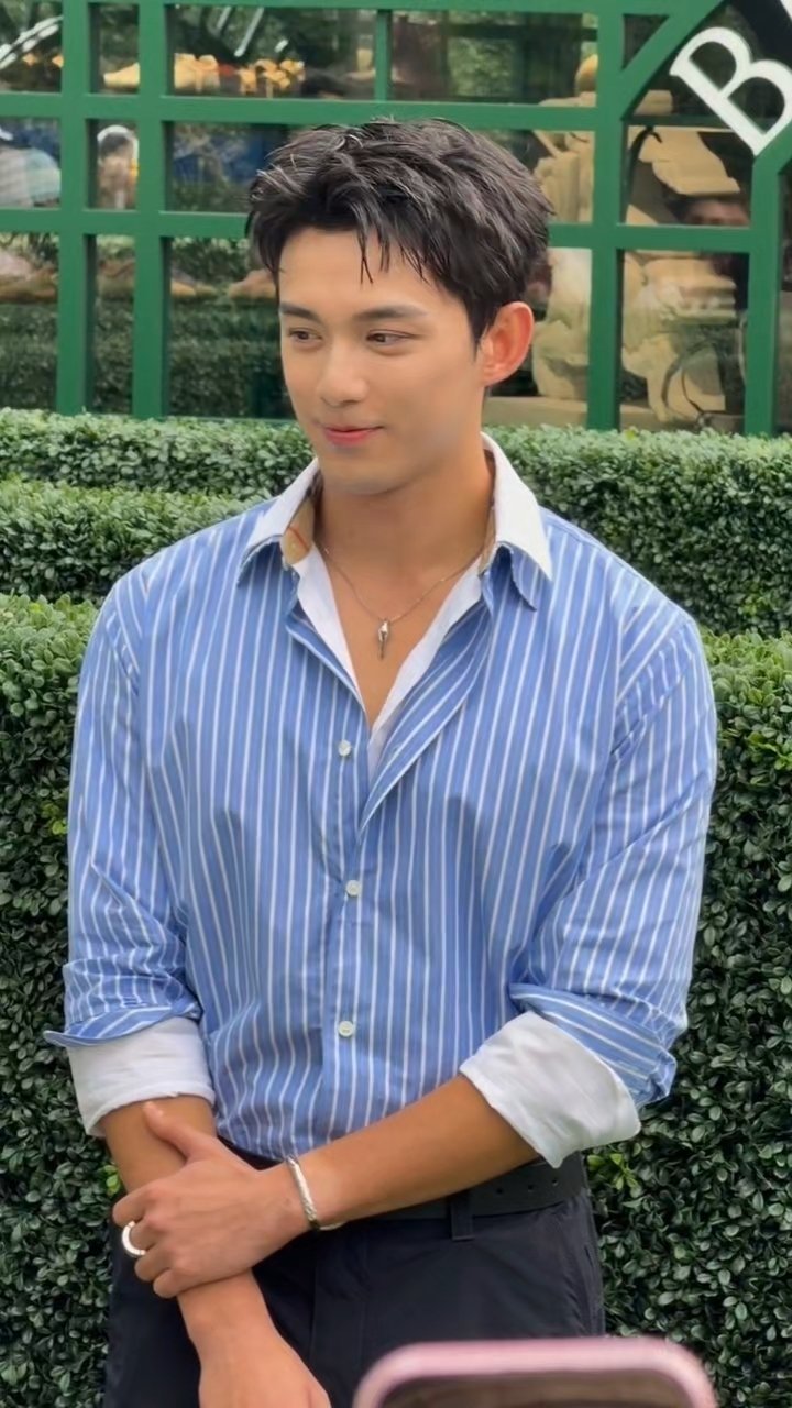 今日男明星活动生图状态:吴磊、张凌赫。 