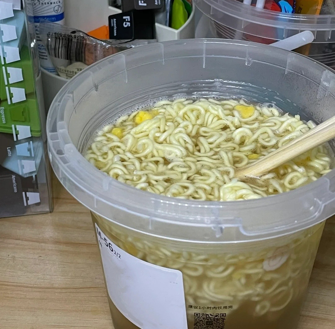 喝完奶茶的杯子不要丢，可以用来当泡面碗[doge] ​​​