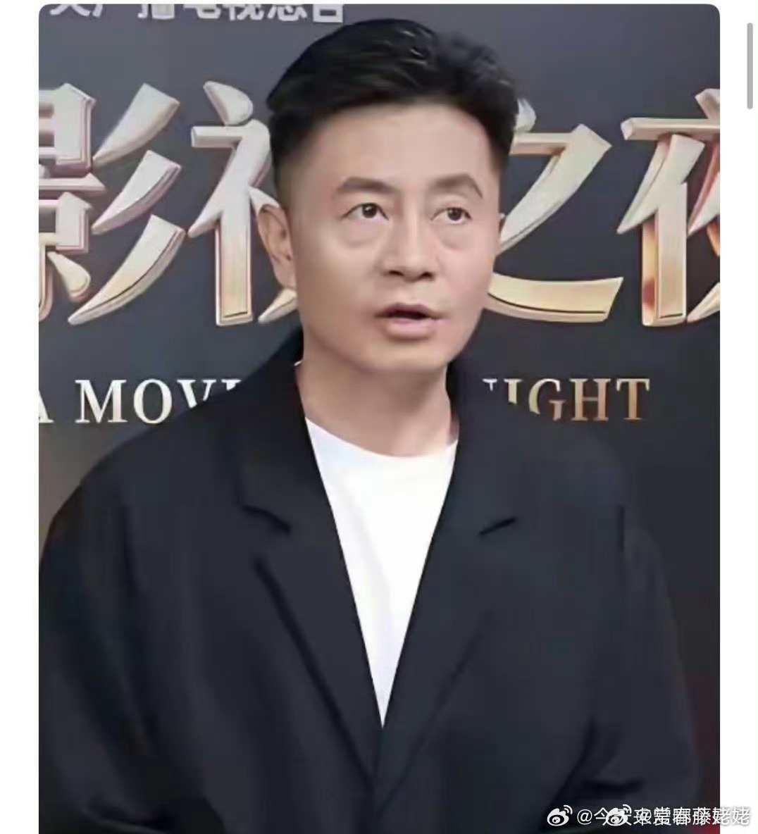 男人没头发和有头发还是差距很大的。但是李雪的能力，连续三部剧，欢迎光临，淬火年代