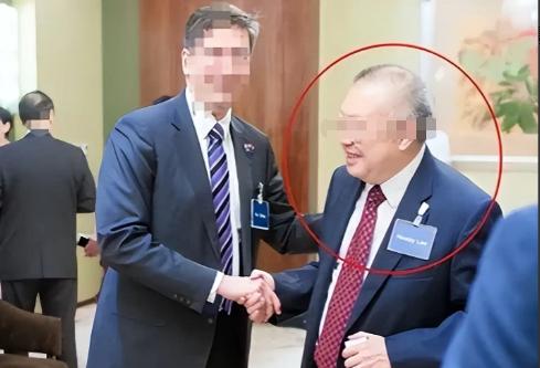 2019年，香港商人散尽家财，甚至贷款510万，只为配合美西方势力，如今他的下场