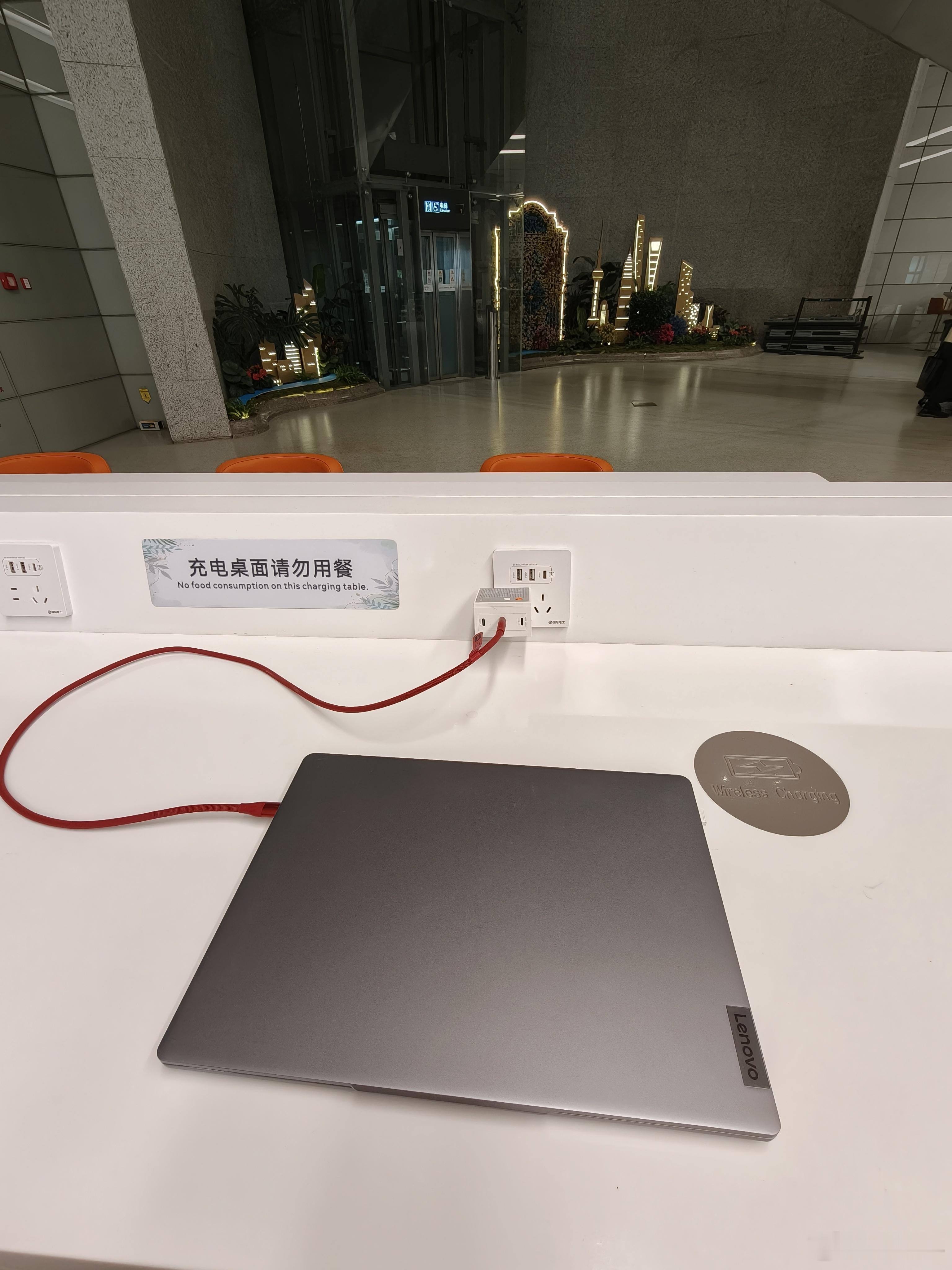 虹桥机场的牛马专用位[可怜] ​​​